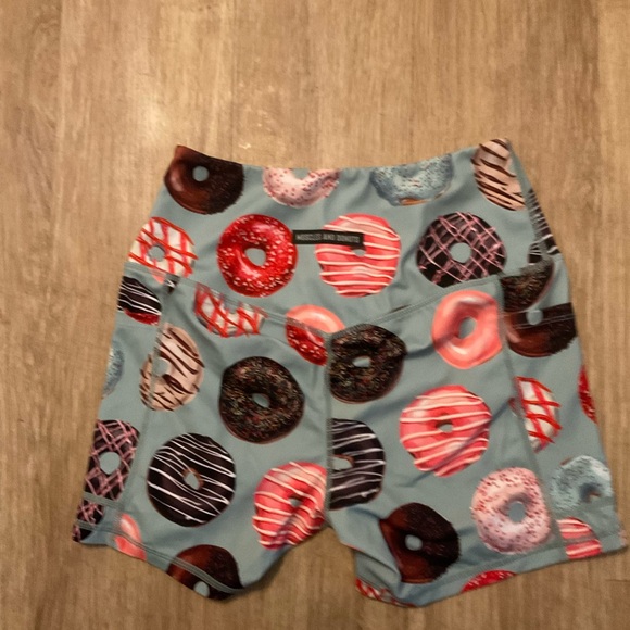 Donut Lifting Shorts - Picture 4 of 4